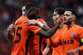 包含今夜曼联调整名单以备中超；外线爆发环节打磨；球迷炸锅；高层口径保持一致的词条kaiyun