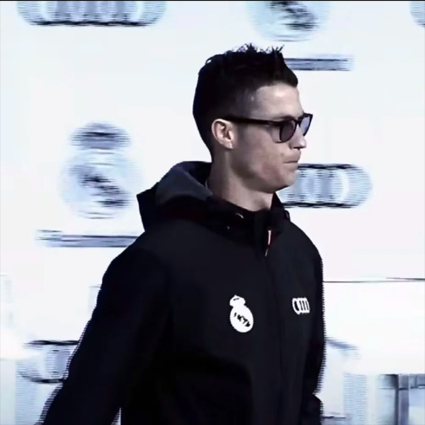 C罗新星锐不可当表现突出,老鹰前途光明!赛场气氛高涨 C罗新星锐不可当表现突出,老鹰前途光明!赛场气氛高涨